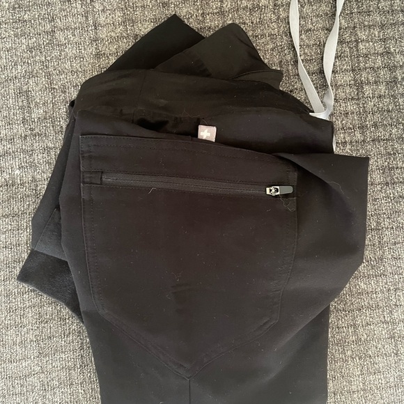 Figs black Zamora joggers scrubs - Picture 4 of 5